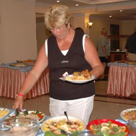 Hera Hotel 2*