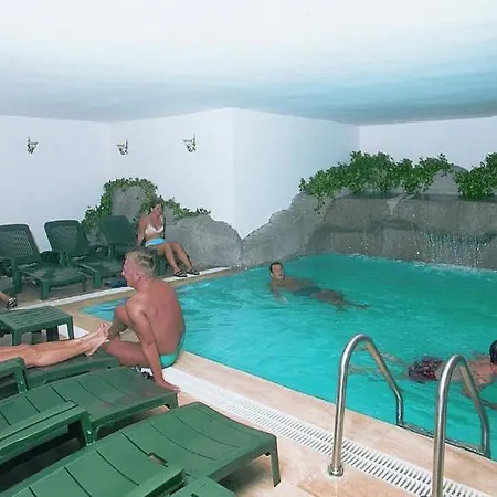 Hera Hotel 2*